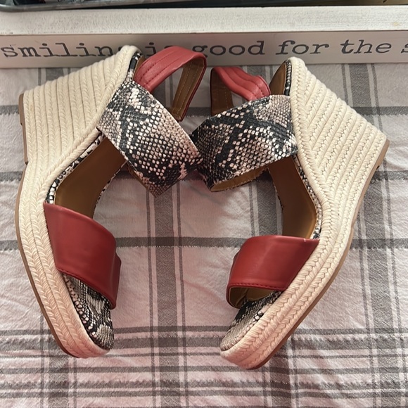 New woman’s wedges. Cute!! Sz 10 Qupid - Picture 4 of 7